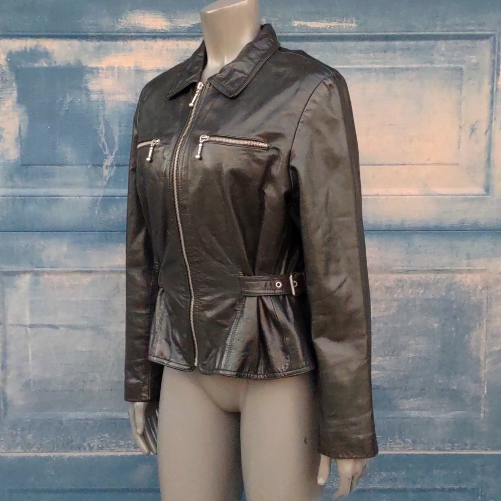 COLEBROOK & COMPANY LADIES VINTAGE LUX LEATHER JACKET w/METAL DETAIL THROUGHOUT